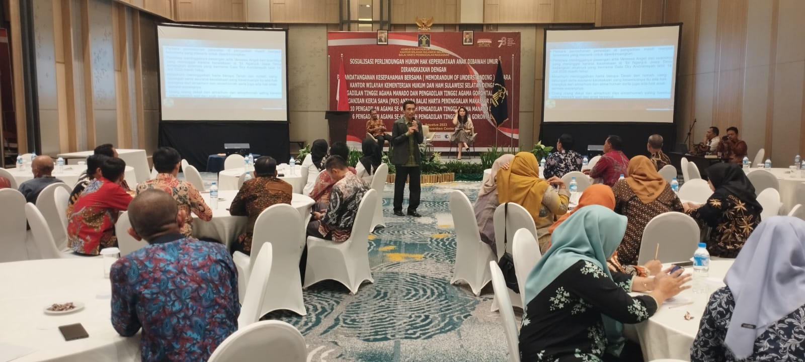 kegiatan diskusi di manado