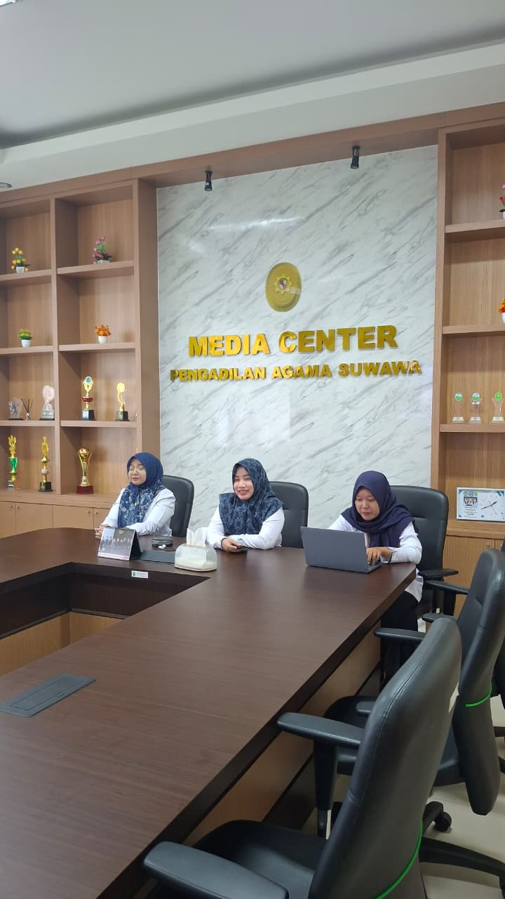 2909 ZoomHakimPerempuan